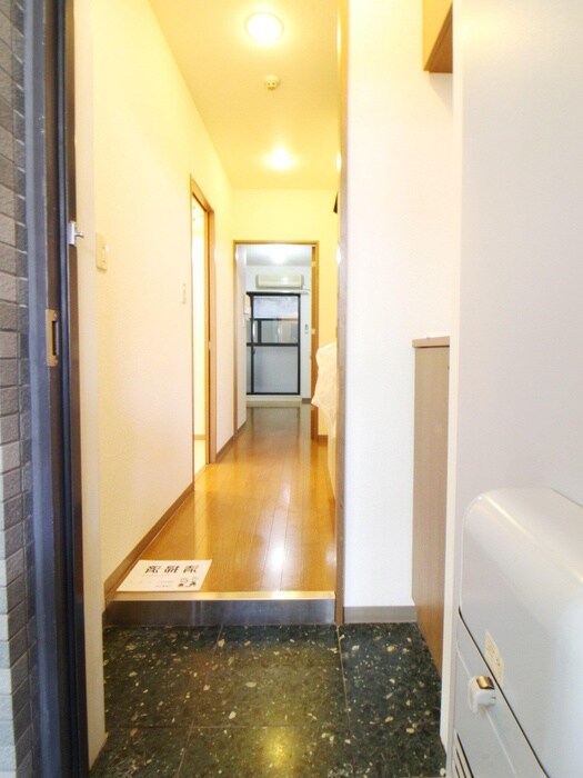 物件内観写真16　(玄関)