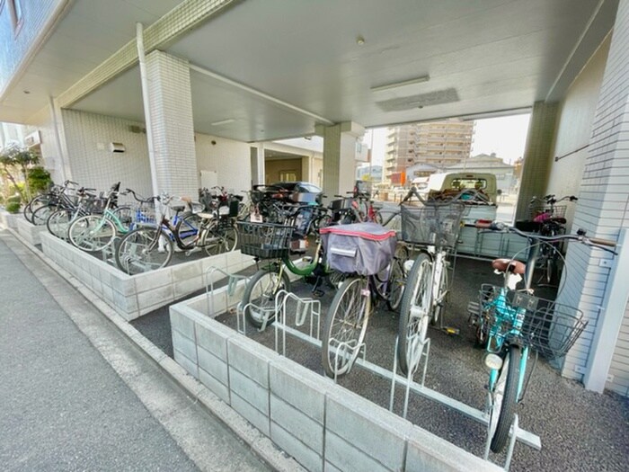 物件外観写真4　(駐輪場)
