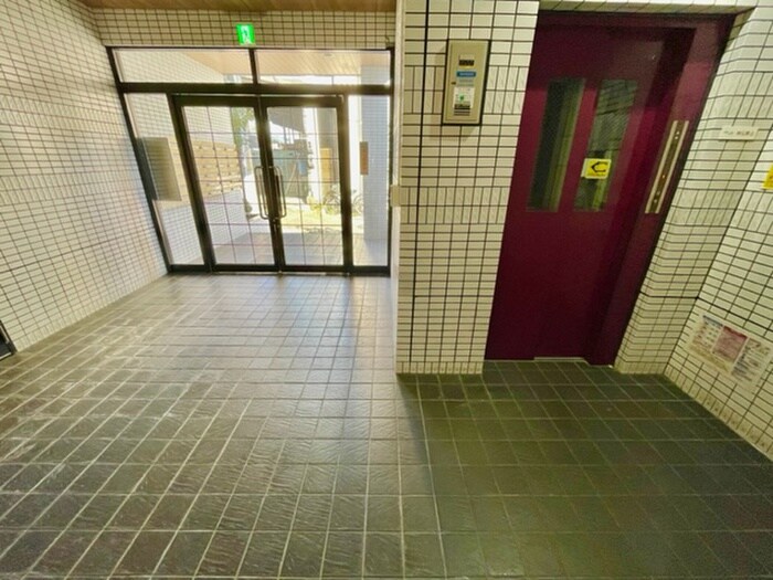 物件外観写真6　(エントランス部分)