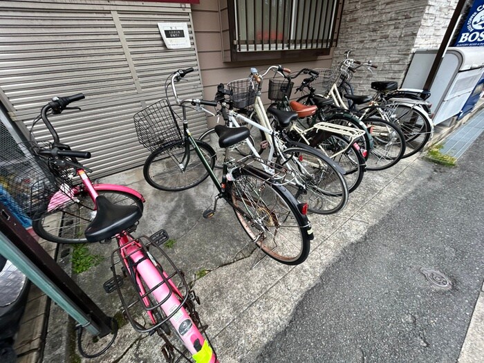 物件外観写真3　(駐輪場)