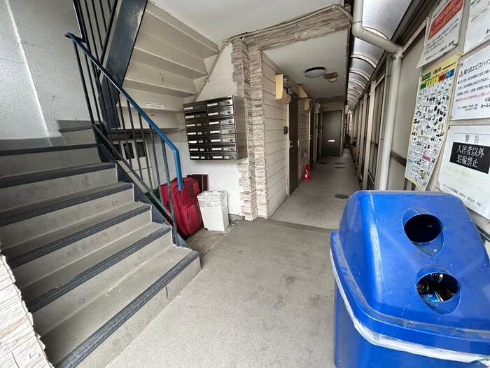 物件外観写真5　(エントランス部分)