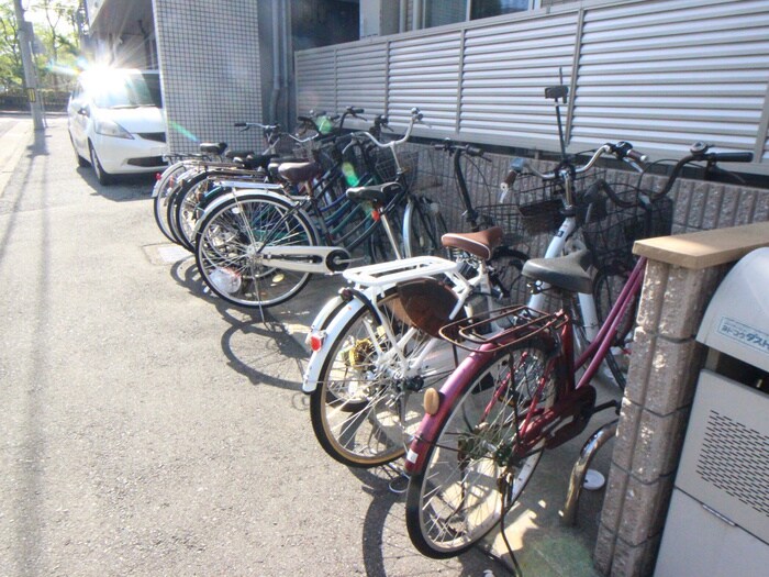 物件外観写真5　(駐輪場)