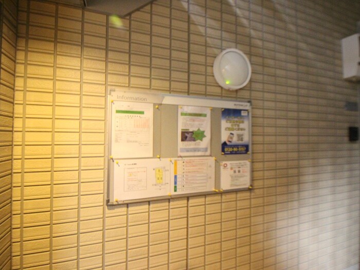 物件外観写真6　(エントランス部分)