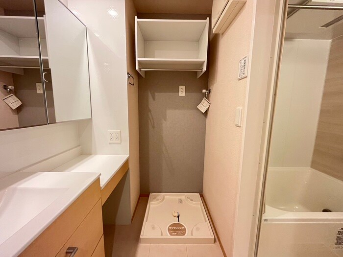 物件内観写真16　(洗濯機置場)