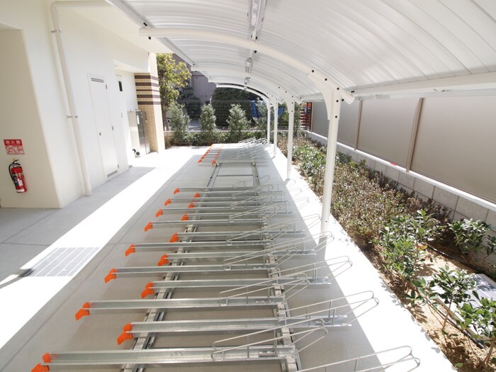 物件外観写真4　(駐輪場)