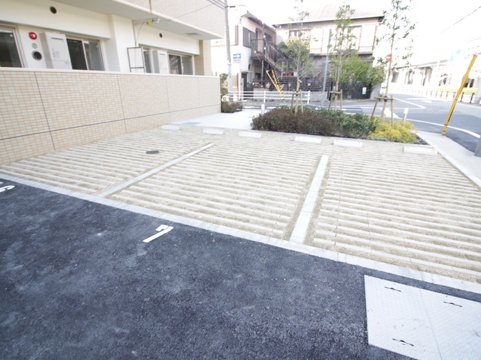 物件外観写真6　(駐車場)