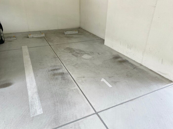 物件外観写真6　(駐車場)