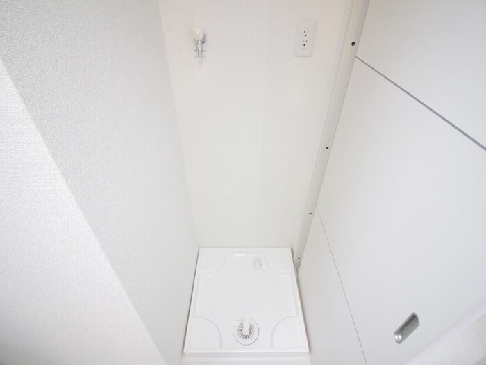 物件内観写真11　(洗濯機置場)