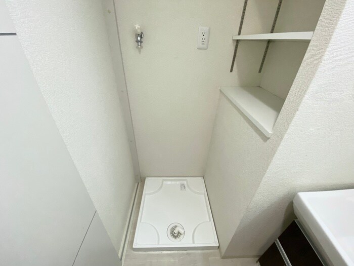 物件内観写真16　(洗濯機置場)