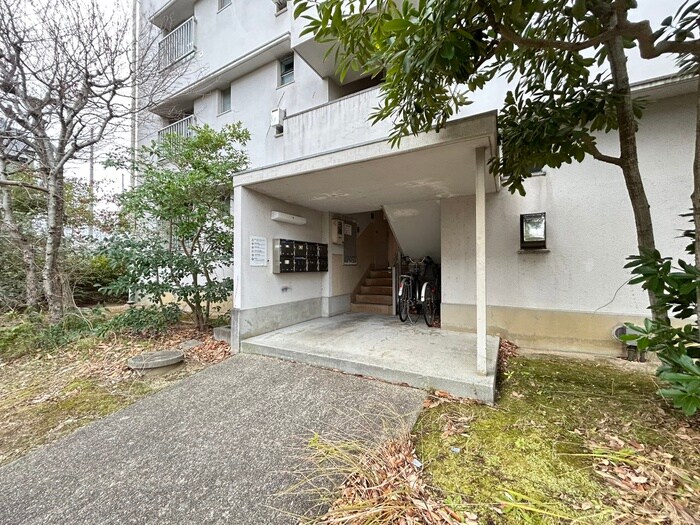 物件外観写真3　(エントランス部分)