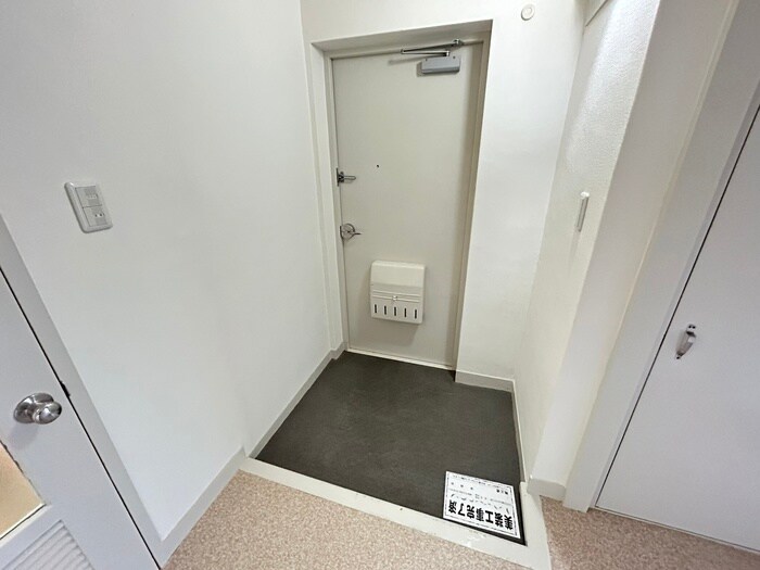 物件内観写真15　(玄関)