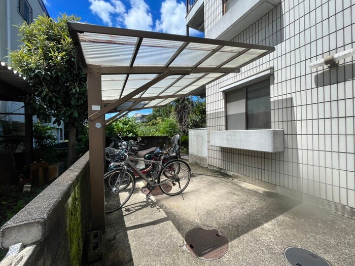 物件外観写真3　(駐輪場)