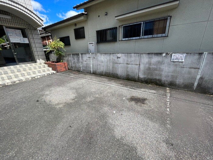 物件外観写真4　(駐車場)
