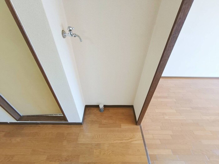 物件内観写真16　(洗濯機置場)