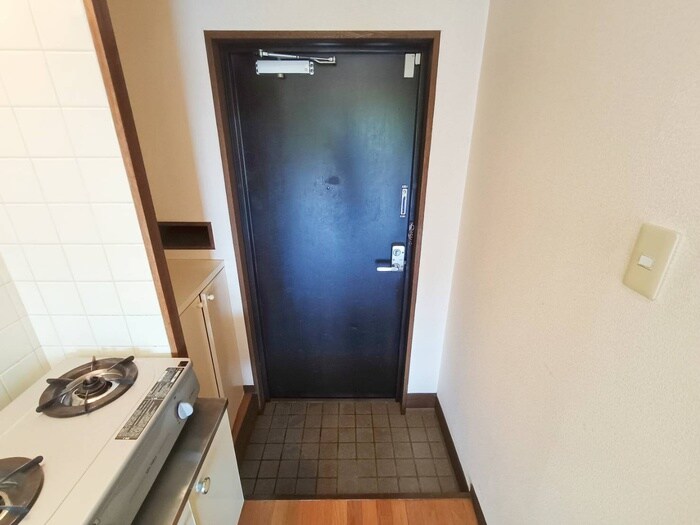物件内観写真18　(玄関)