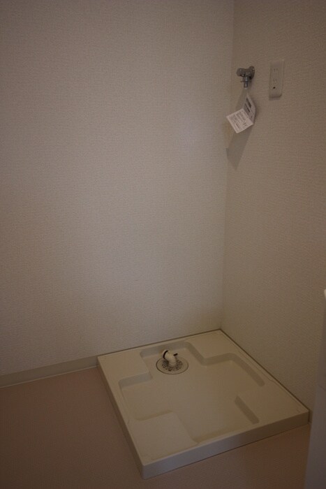 物件内観写真9　(洗濯機置場)