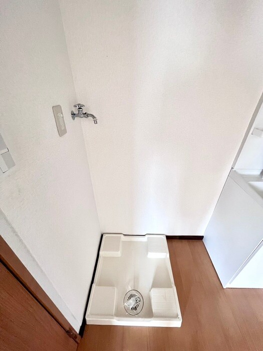 物件内観写真14　(洗濯機置場)