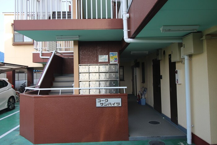 物件外観写真2　(エントランス部分)