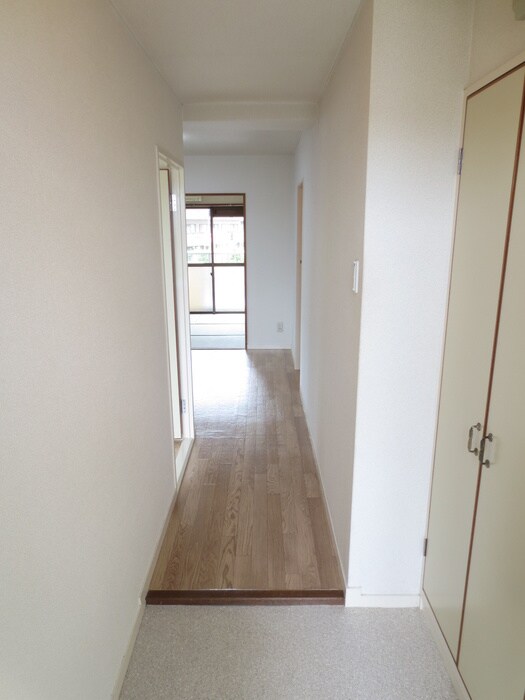 物件内観写真7　(玄関)