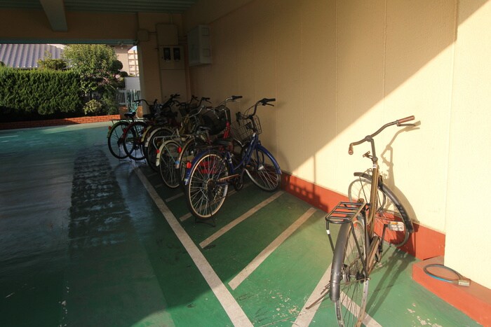 物件外観写真4　(駐輪場)