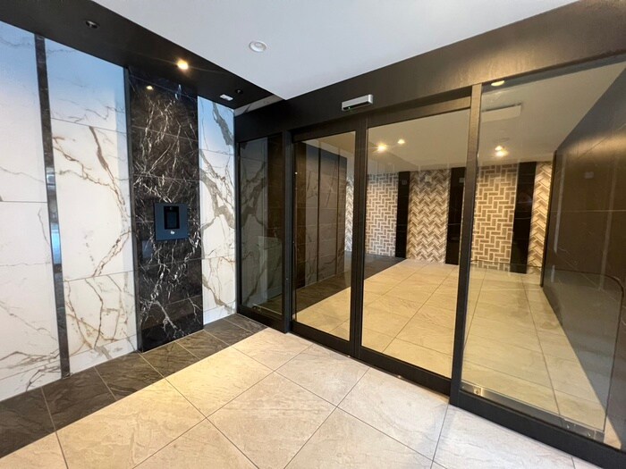 物件外観写真3　(エントランス部分)