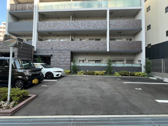 物件外観写真6　(駐車場)