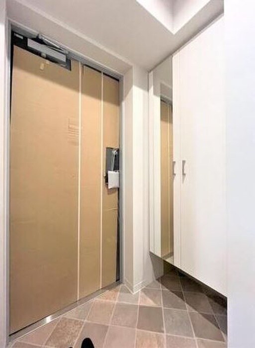 物件内観写真12　(玄関)