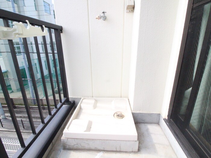 物件内観写真16　(洗濯機置場)