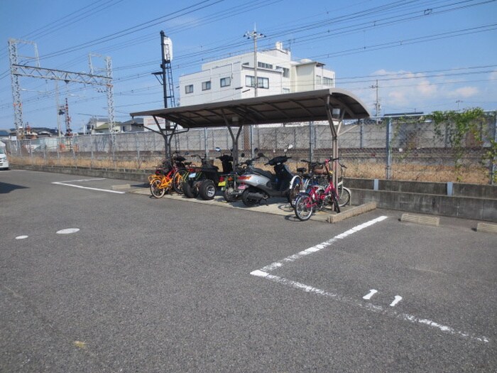 物件外観写真3　(駐輪場)