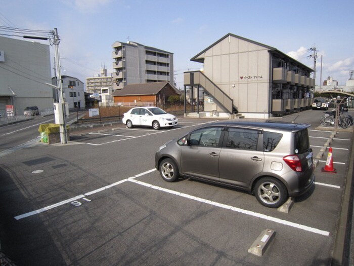 物件外観写真5　(駐車場)