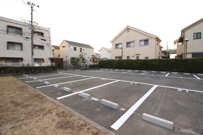 物件外観写真5　(駐車場)