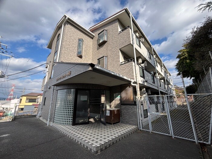 物件外観写真1　(エントランス部分)