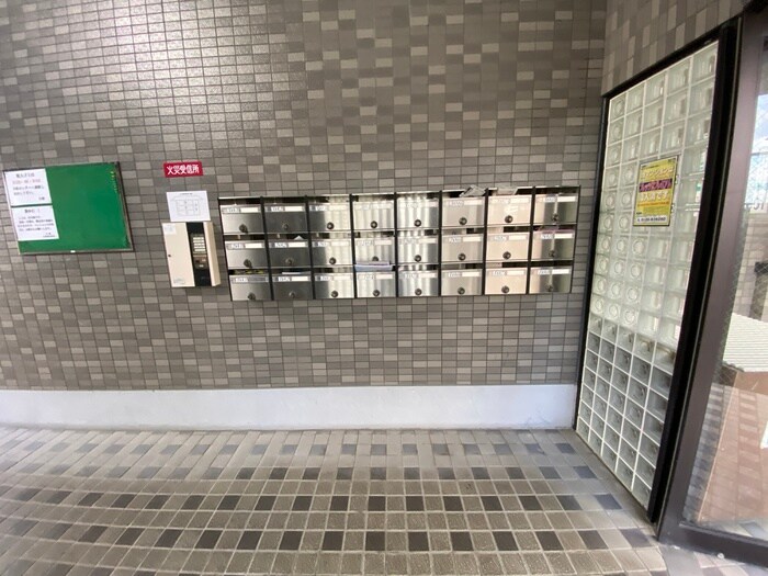 物件外観写真4　(エントランス部分)