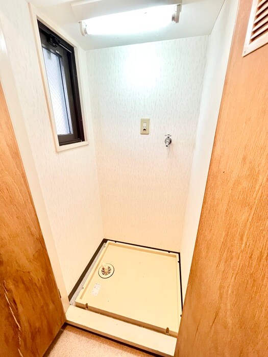 物件内観写真13　(洗濯機置場)