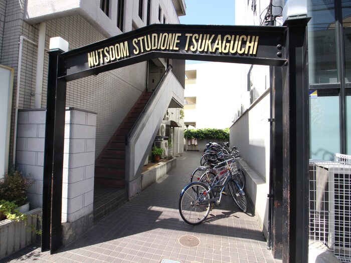 物件外観写真4　(エントランス部分)