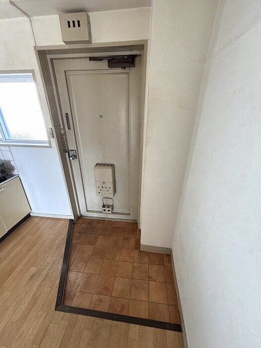 物件内観写真12　(玄関)