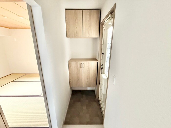 物件内観写真16　(玄関)
