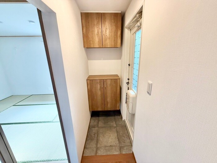 物件内観写真16　(玄関)