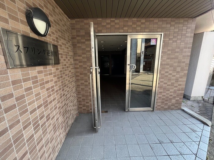 物件外観写真3　(エントランス部分)