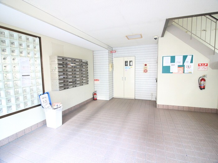 物件外観写真3　(エントランス部分)