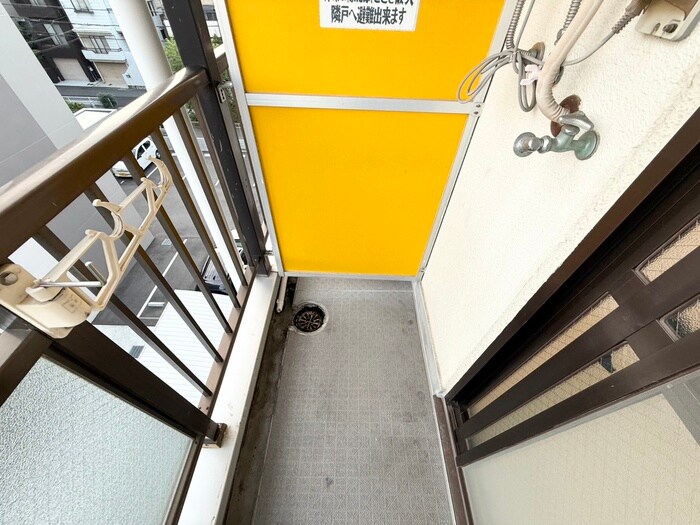 物件内観写真11　(洗濯機置場)