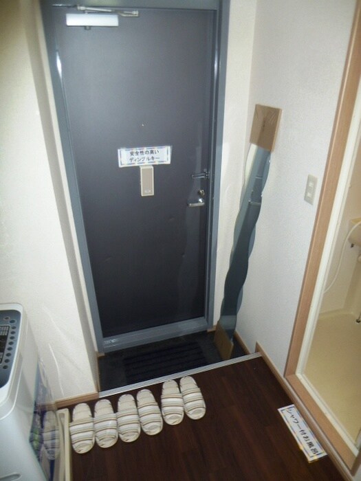 物件内観写真18　(玄関)