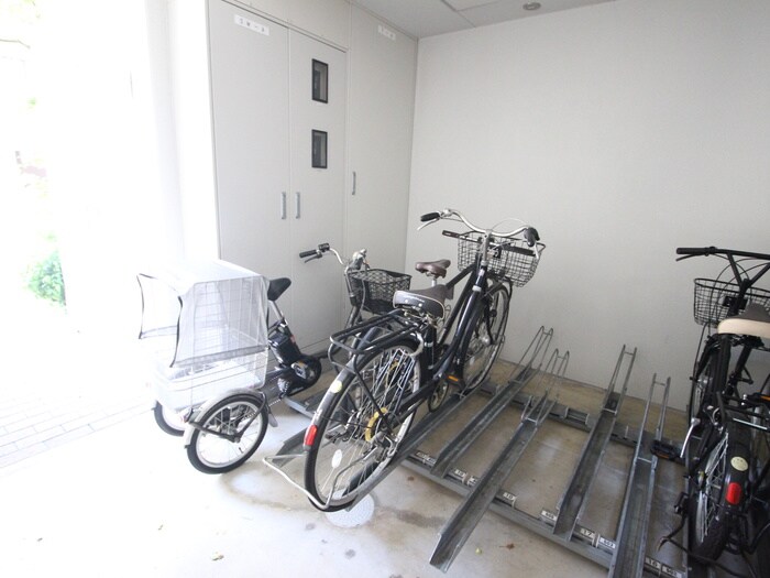 物件外観写真6　(駐輪場)