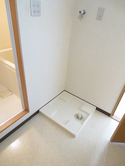 物件内観写真8　(洗濯機置場)