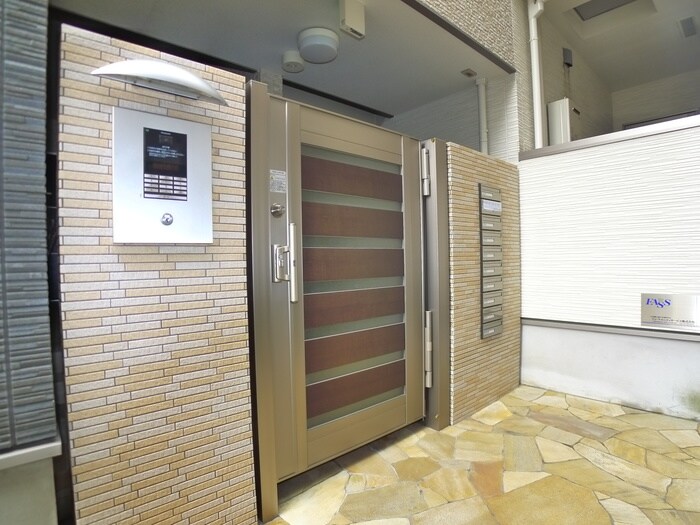 物件外観写真4　(エントランス部分)