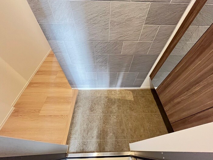 物件内観写真16　(玄関)