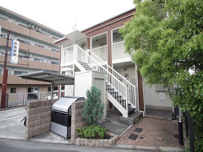 物件外観写真3　(エントランス部分)