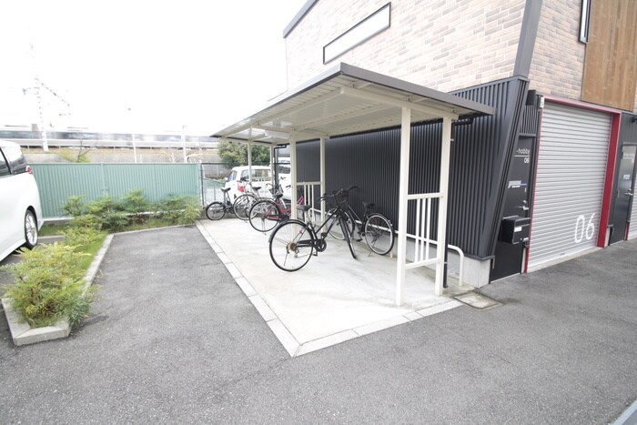 物件外観写真4　(駐輪場)