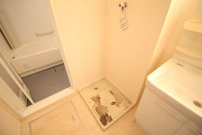 物件内観写真15　(洗濯機置場)