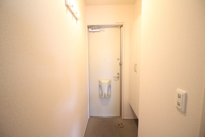 物件内観写真16　(玄関)